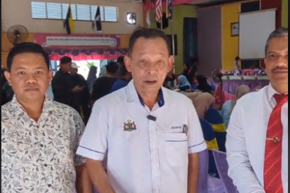 5-28 Timb. Pengerusi PERTAM menyantuni pelajar2