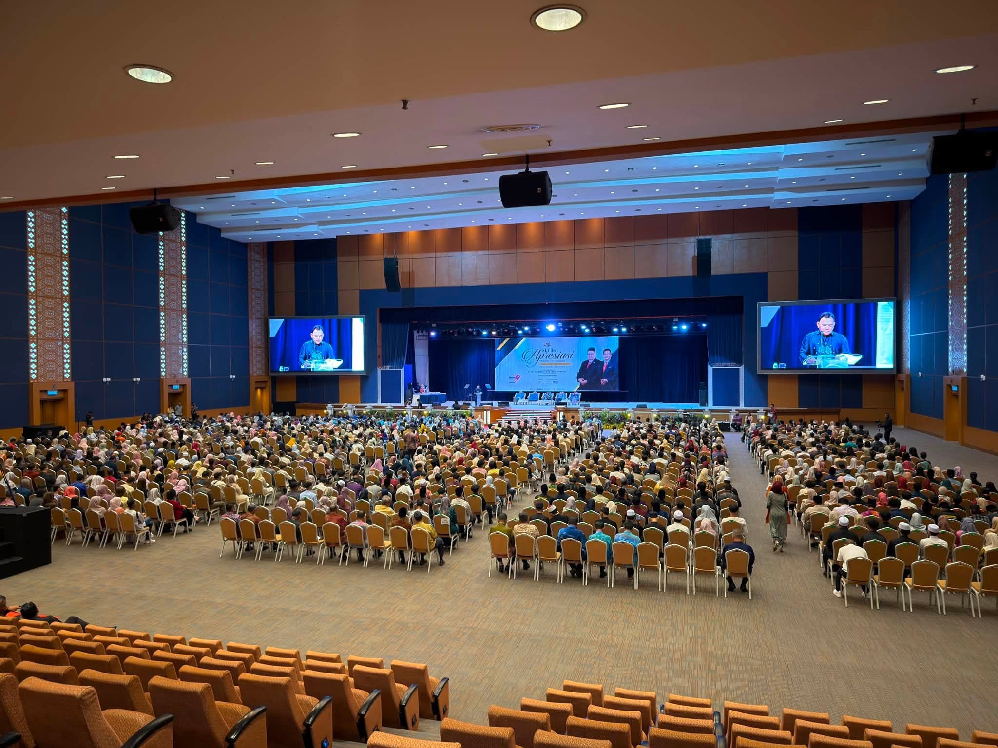 Majlis Anugerah Pelajar Cemerlang STAM, STPM, SPM & Huffaz Kerajaan Negeri Melaka Tahun 2025 3