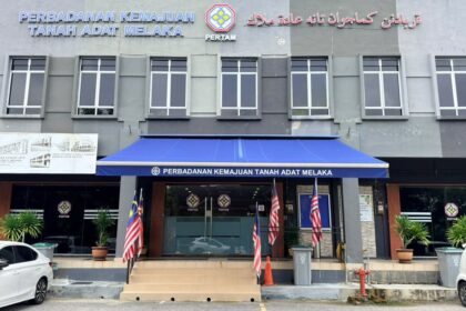 Pemasangan Bendera Malaysia di sekitar pejabat Pertam Melaka 2