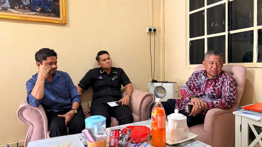 Menziarahi En. Izhar dari Unit Pemasaran PERTAM 2