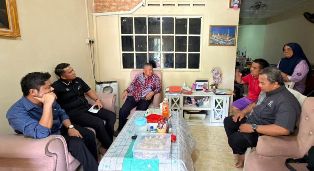 Menziarahi En. Izhar dari Unit Pemasaran PERTAM