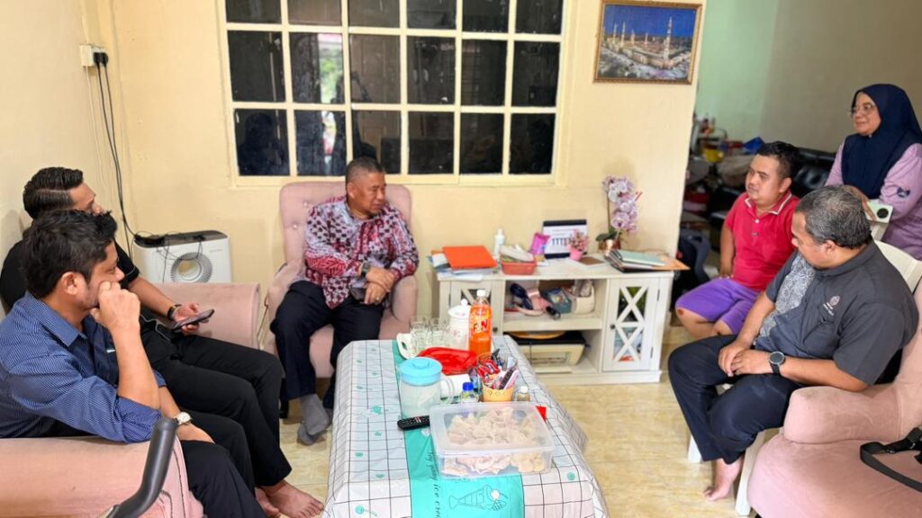 Menziarahi En. Izhar dari Unit Pemasaran PERTAM 3