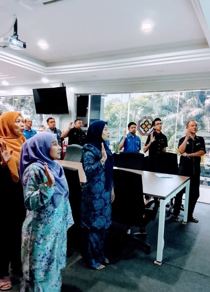 embudayaan nyanyian lagu Negaraku, Melaka Maju Jaya, Pertam Gemilang dan Ikrar Rukun Negara serta Bacaan Doa 3