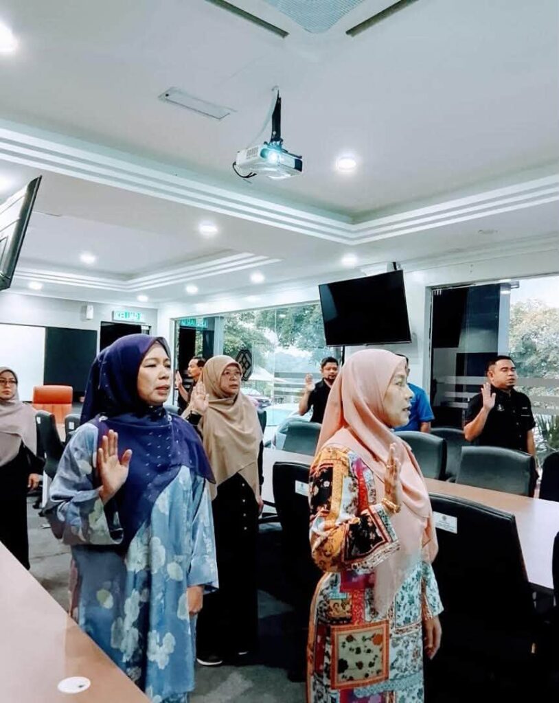 Pembudayaan nyanyian lagu Negaraku, Melaka Maju Jaya, Pertam Gemilang dan Ikrar Rukun Negara serta Bacaan Doa 3